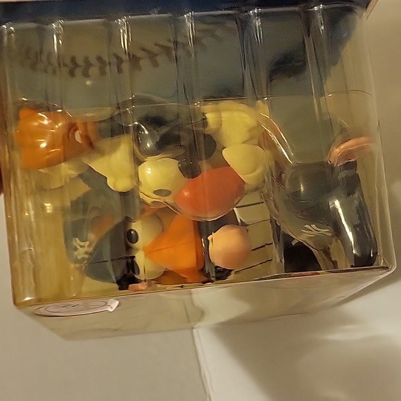 New in Box: Hasbro Mr Potato Head Sports Spud NY Yankees - Picture 4 of 10